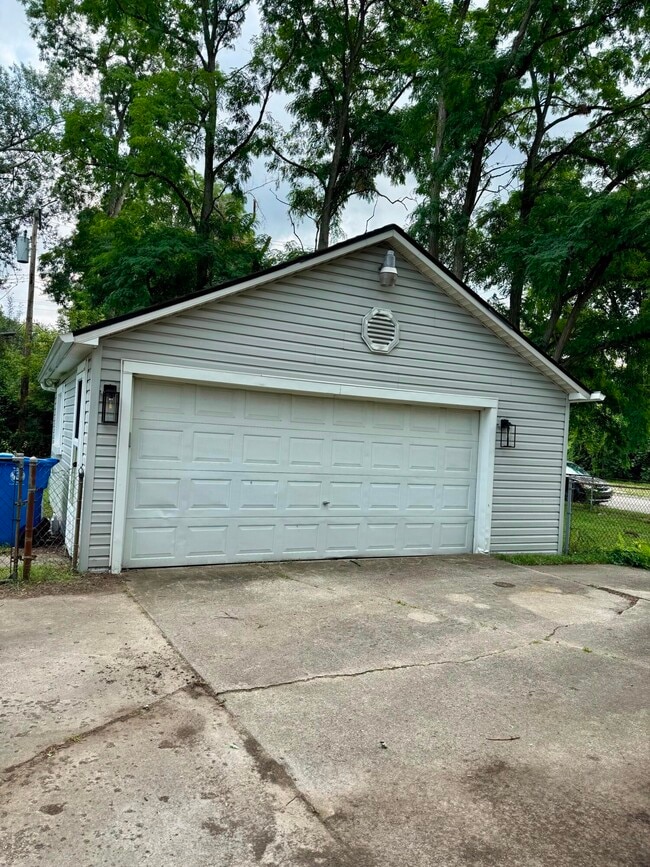 Photo - 5169 Glenis St