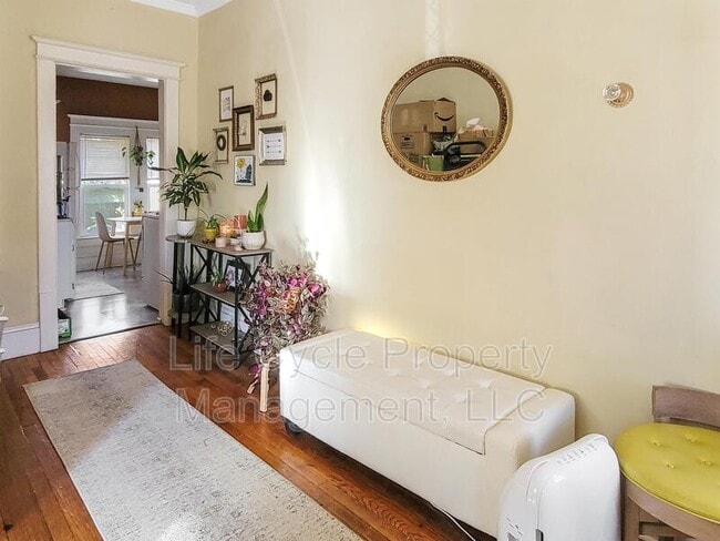 Photo - 631 Paris Ave SE