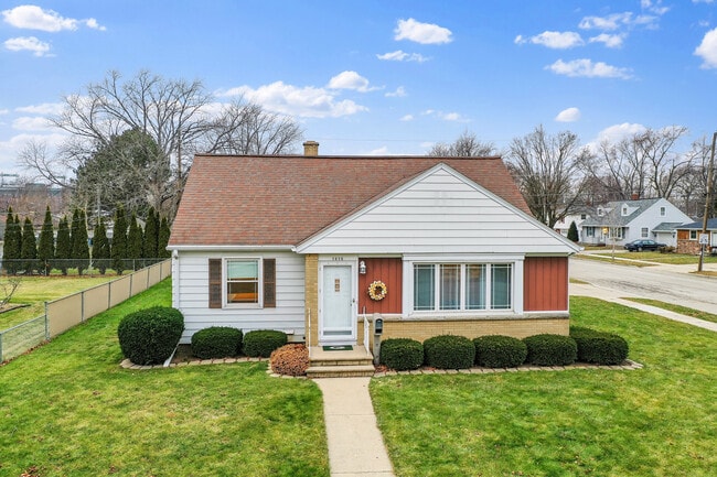 Photo - 1816 Gross Ave