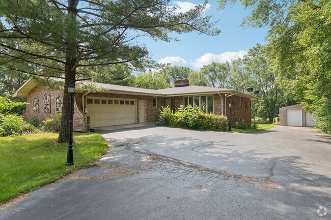 Building Photo - 13115 Maple Rd Rental