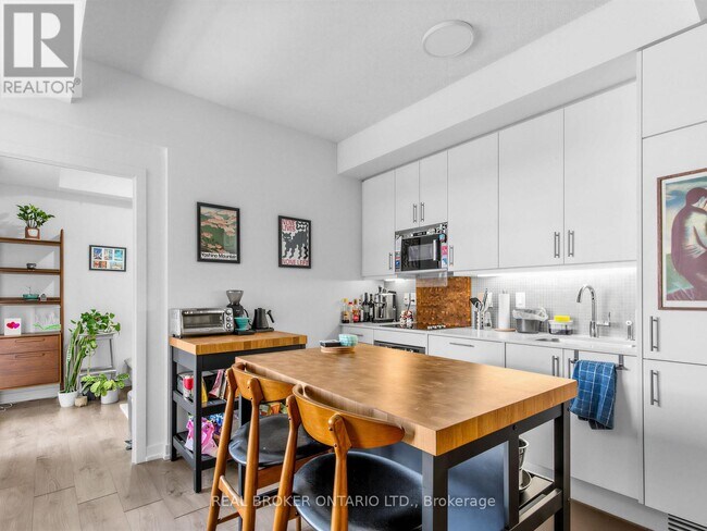 Photo - 297 College St Unit 1503