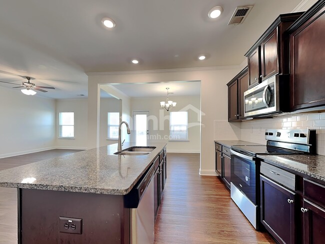 Photo - 592 Woodall Rd