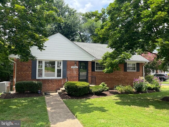 Building Photo - 2016 Patrick Henry Dr Rental
