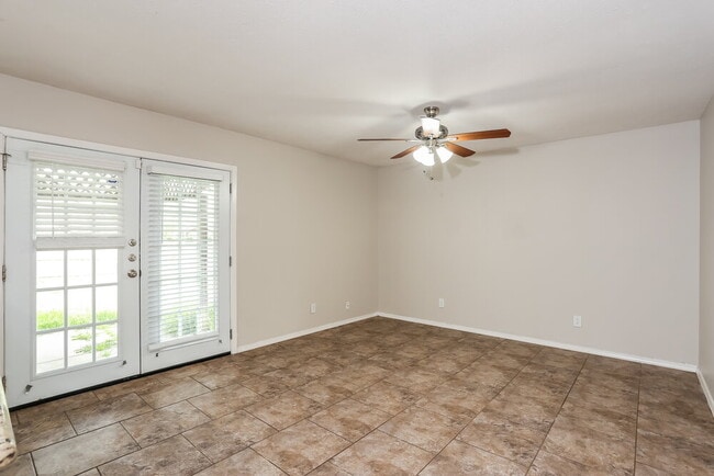 Photo - 616 Prairie Ln House