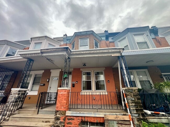 Building Photo - Newly Renovated 3-Bedroom Townhome! Available NOW!