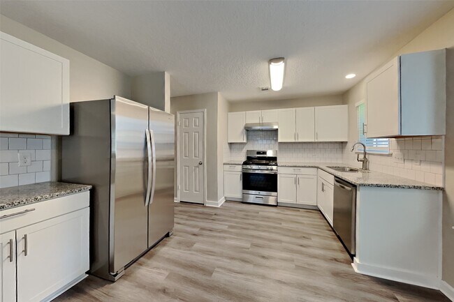 Photo - 18811 Sandia Pines Dr