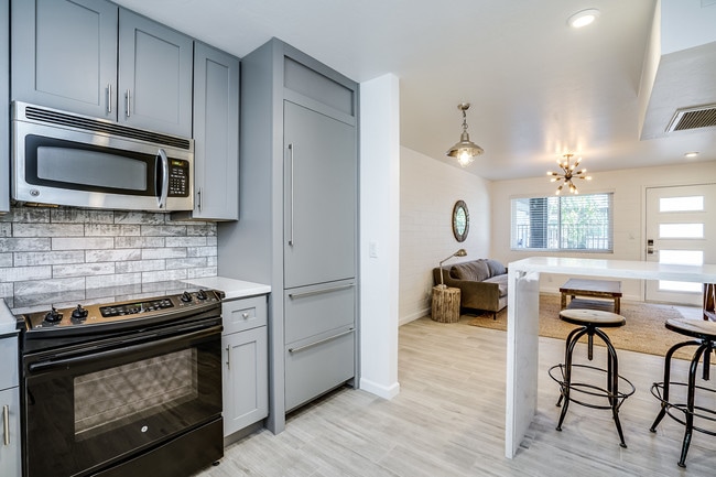 Photo - 1 and 2 Bedrooms Walking Distance to U of ...