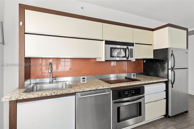 Photo - 435 21st St Unit 318