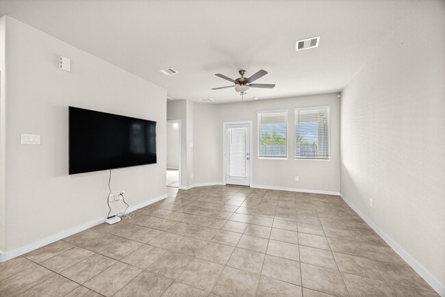 Photo - 5547 Madden Ln