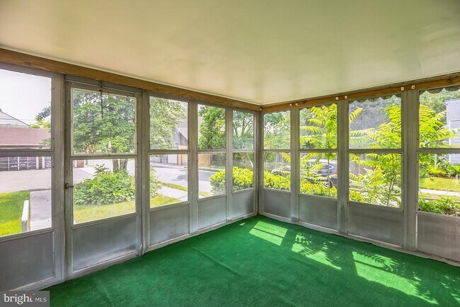 Photo - 128 W Broad St