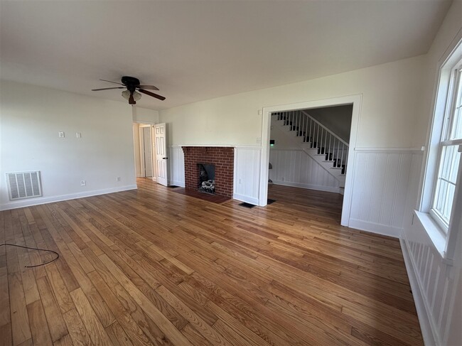 Photo - 509 University Dr