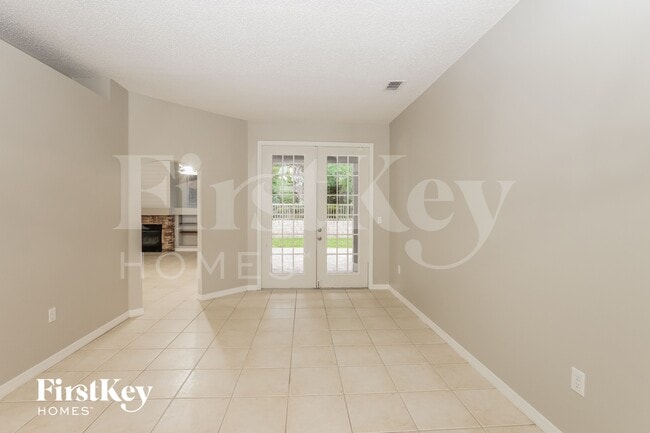 Photo - 825 High Pointe Cir