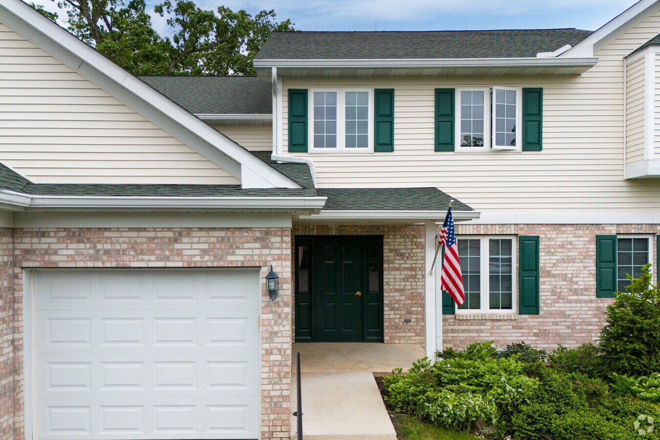 Entrada - Bayside Pointe