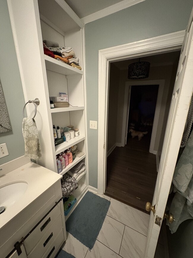 Photo - 140 Overbrook Cir