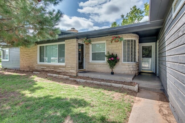Photo - PRE-LEASING for AUGUST Move in - Recently Remodeled 4/2/1 near Texas Tech