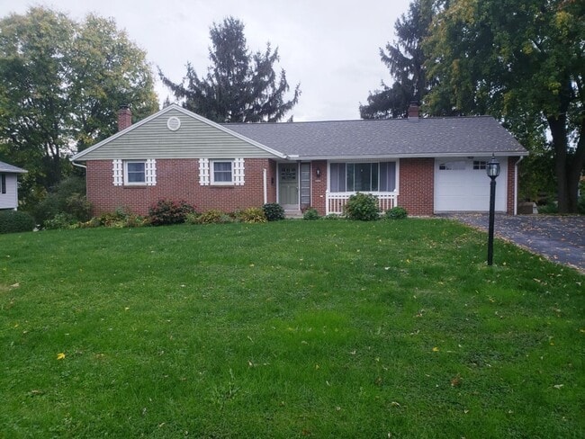 Building Photo - 3 Bedroom Ranch Style Home in Mount Joy!