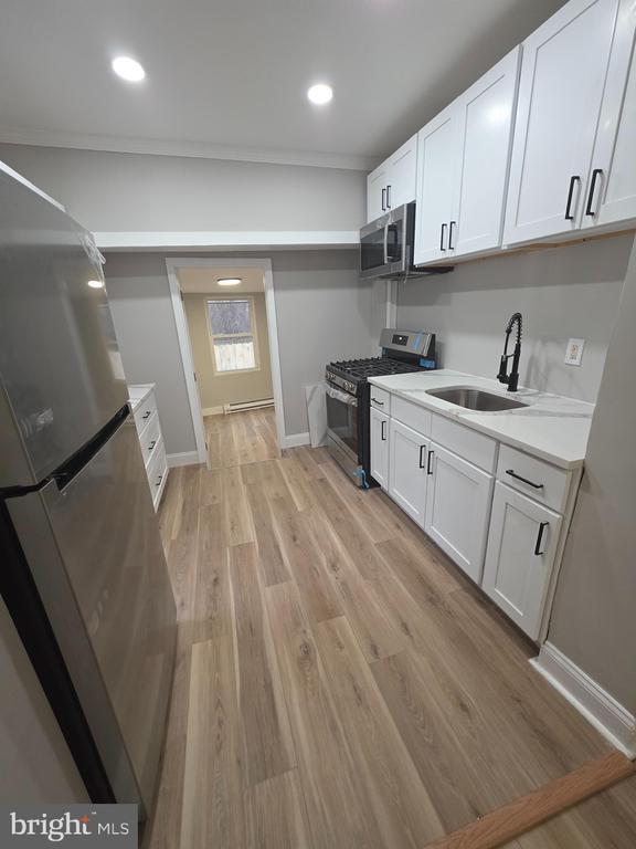 Photo - 158 W Green St