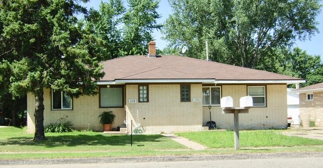 Building Photo - 2726 Pomona Dr Rental