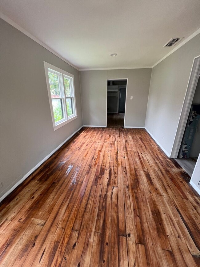 Photo - 335 Henry St