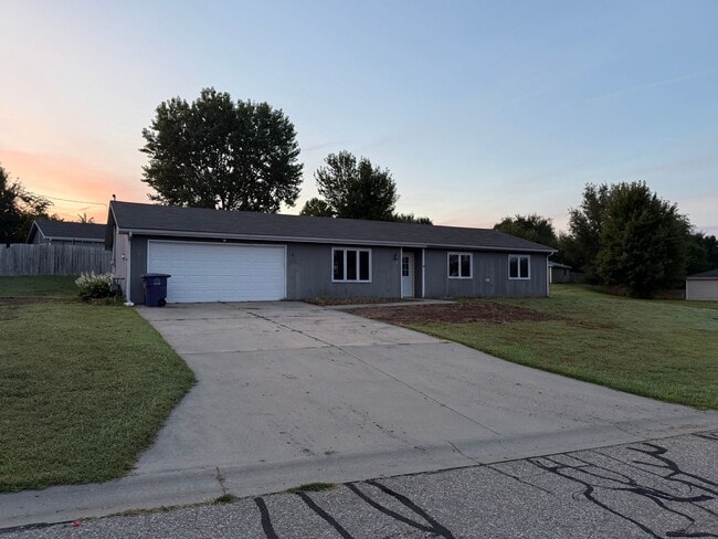 Building Photo - 431 Clydesdale Dr Unit 1 Rental
