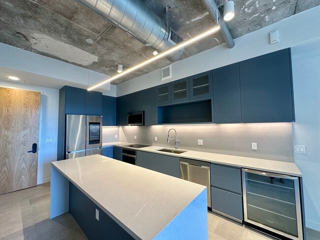 Building Photo - 108 NW 27th St Unit A2