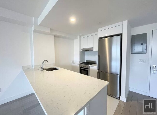 Building Photo - Rent stabilized 1 bedroom spanning 725 sq ...