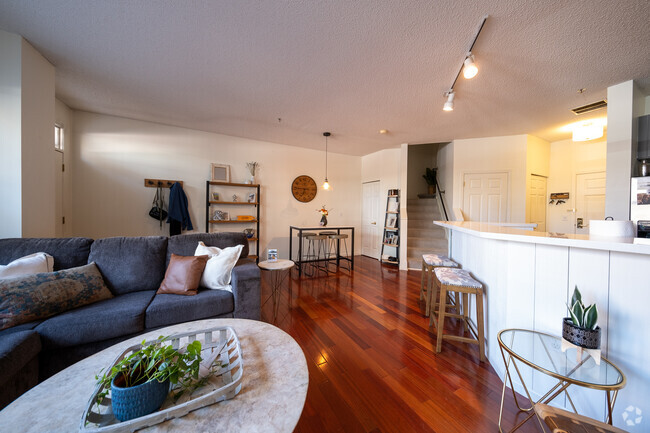 Building Photo - 615 N 1st St Rental