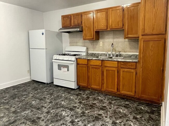 Building Photo - 2500 N Sawyer Ave Unit #1R