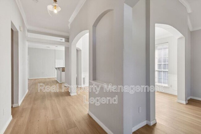 8012 Greenwood Dr