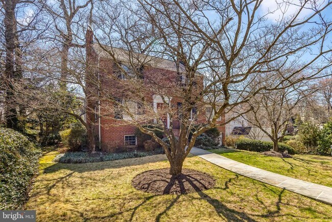 Photo - 2355 N Quincy St