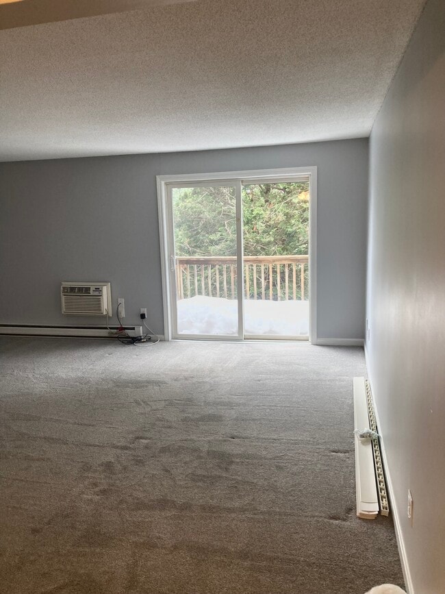 Building Photo - 1560 Douglas Ave Unit A13