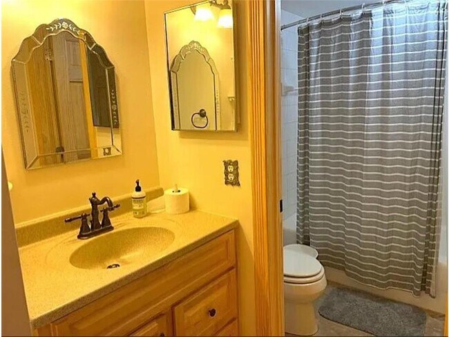 Photo - 4560 Cedar Lk Rd S Unit 3