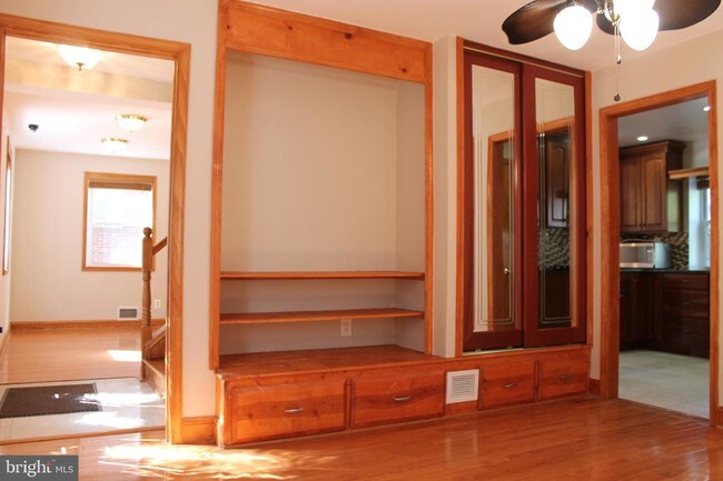 Photo - 811 23rd St S