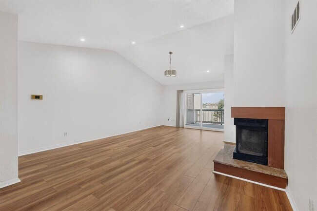 Photo - 2450 Wickersham Ln Unidad 1008