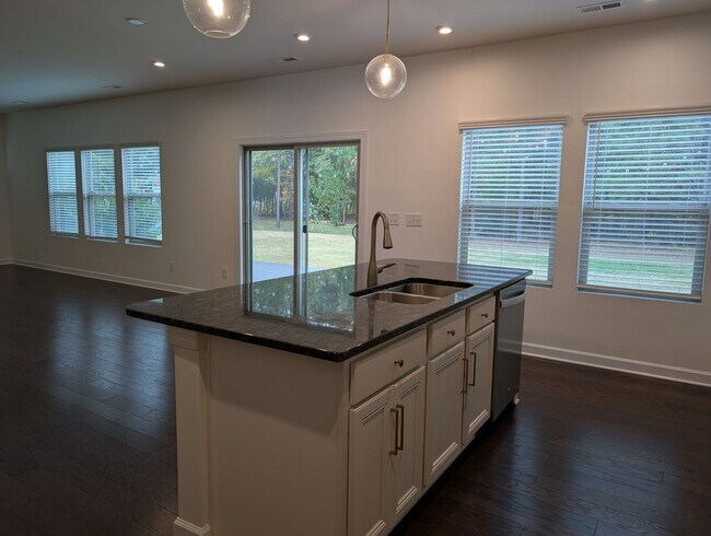 Photo - Gorgeous 4 beds, 2.5 bath home located in ...