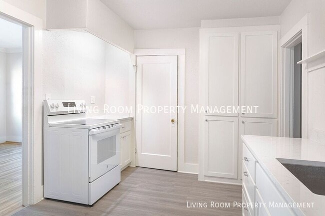 Photo - 5521 N Vancouver-