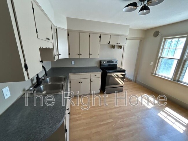 Photo - 2886 Martin Ave