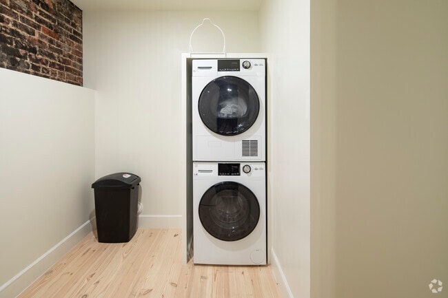 1 bed, 1 bath, 712 – 937 sq ft