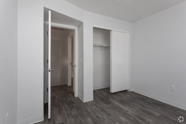 3BR, 2BA - 1,050 SF - Ventura Villas