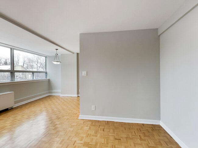 Photo - 630 Roselawn Apartments