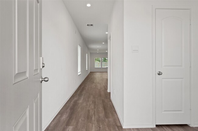 Photo - 5210 Twin Acorn Ct