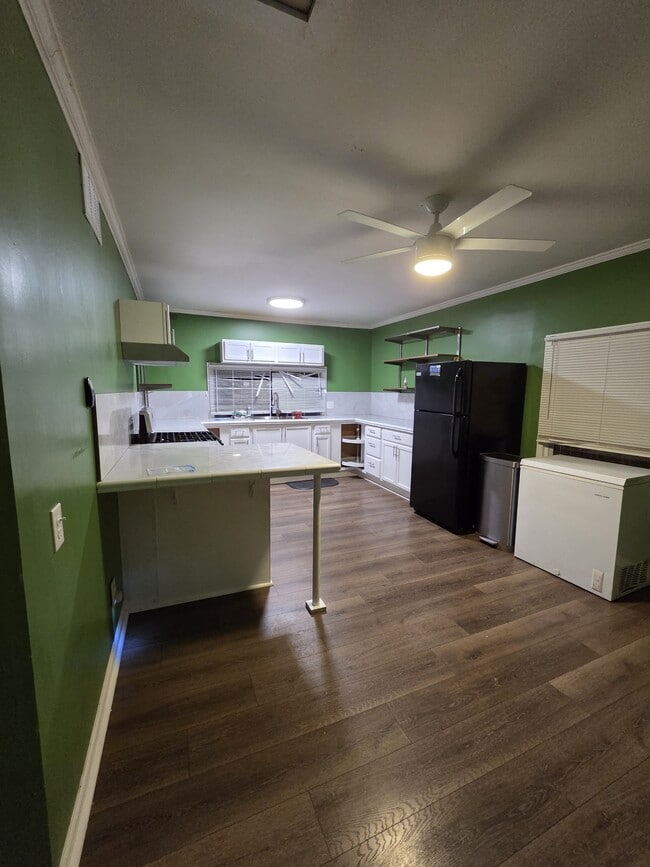 Building Photo - 2836 Mersington Ave