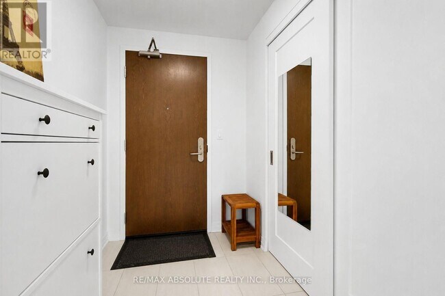 Photo - 805 Carling Ave Unit 902