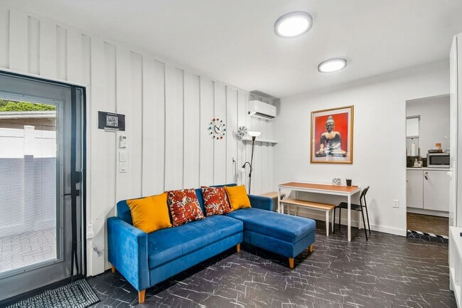 Photo - Gorgeous FULLY FURNISHED 1 Bedroom/1 Bath apartment with private entrance, in Winter Park