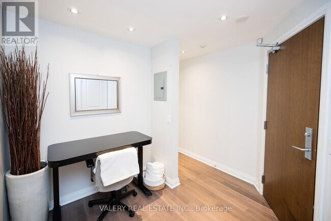 Photo - 1055 Southdown Rd Unit 201