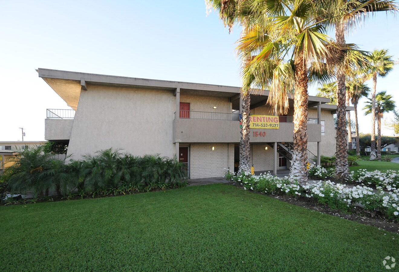 1540 E Canfield Ln - Canfield Palms Apartments