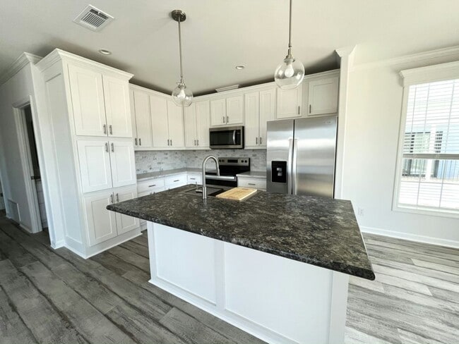 115 N Lake Dr