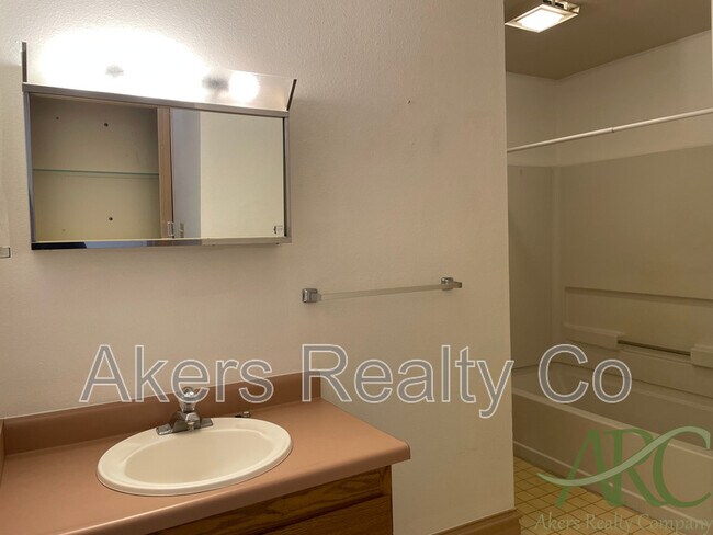 Photo - 411 W 11th St Unit Apt B