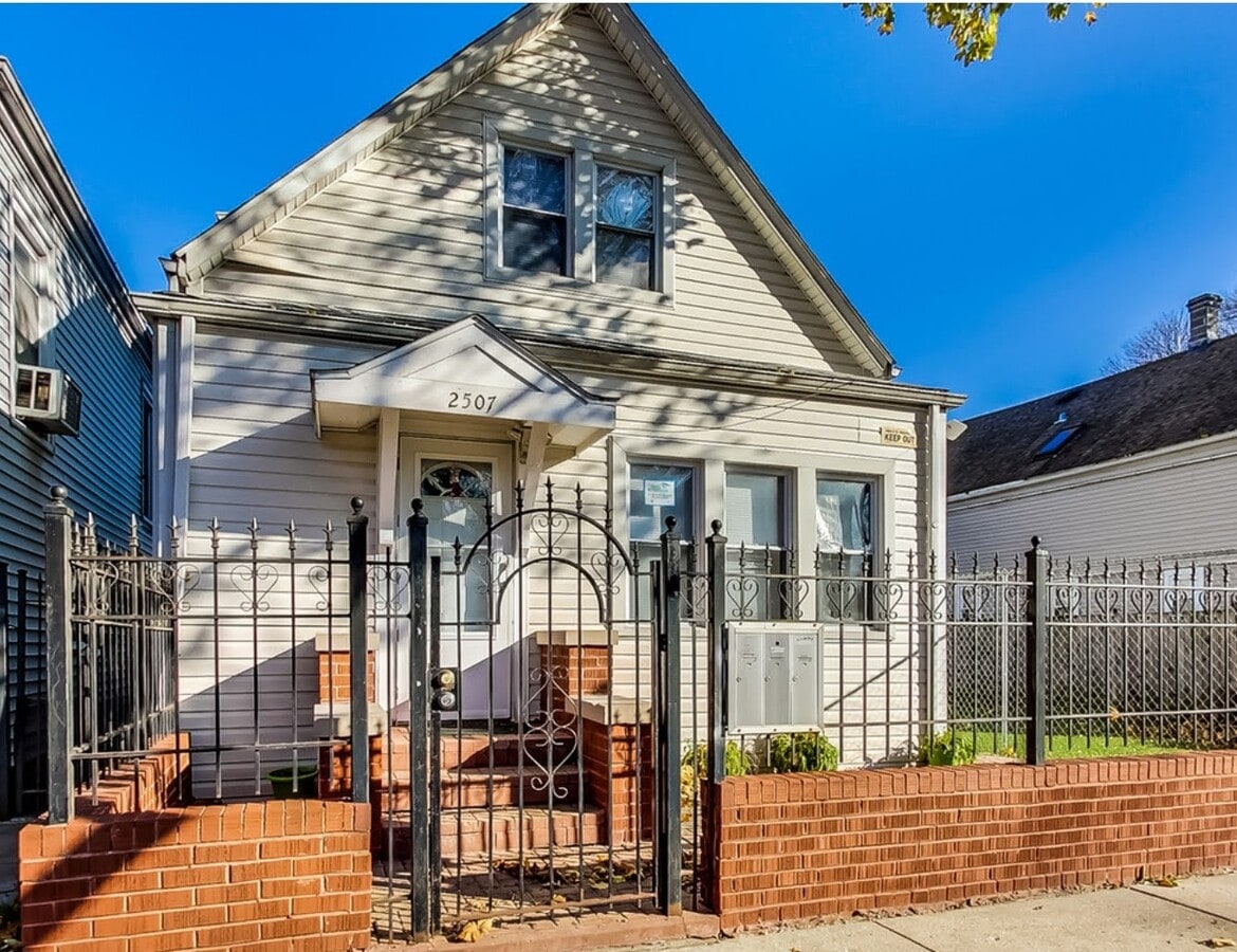 Photo - 2507 N LOTUS Ave Unit 2