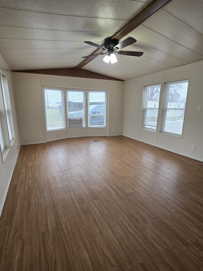 Building Photo - 2020 U.A. Avenue Emmett